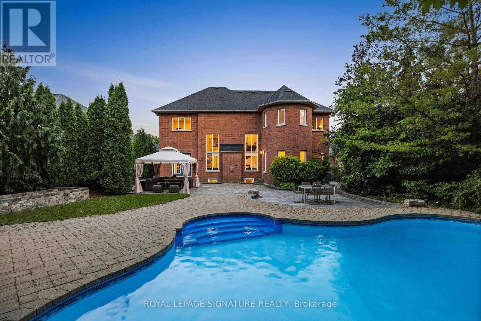 Photo 32 of 1067 Ivsbridge Boulevard, Newmarket ON