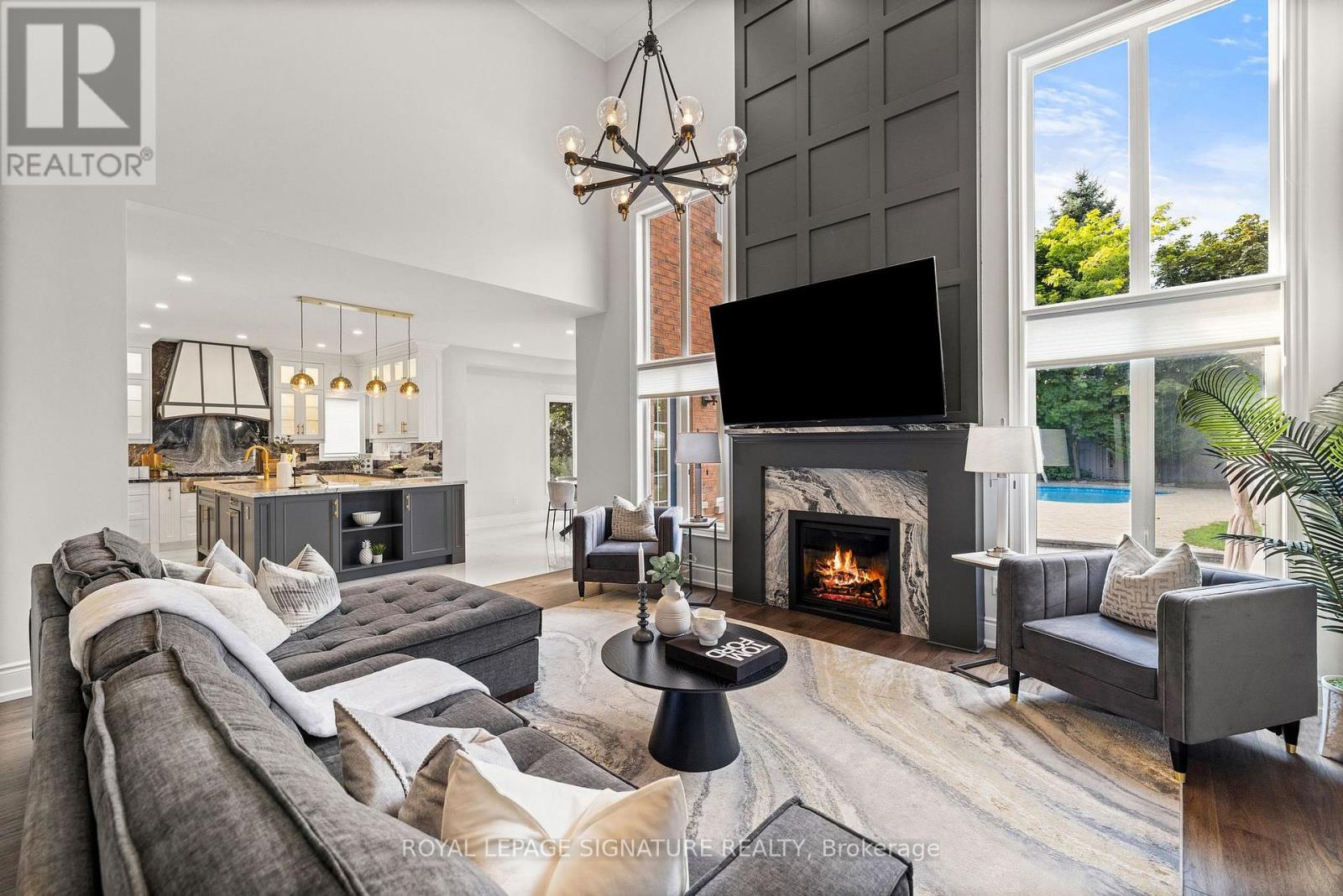 Photo 8 of 1067 Ivsbridge Boulevard, Newmarket ON