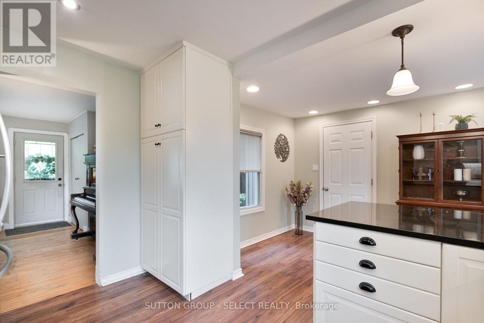 Photo 4 of 570 Kingsway Avenue, London North ON