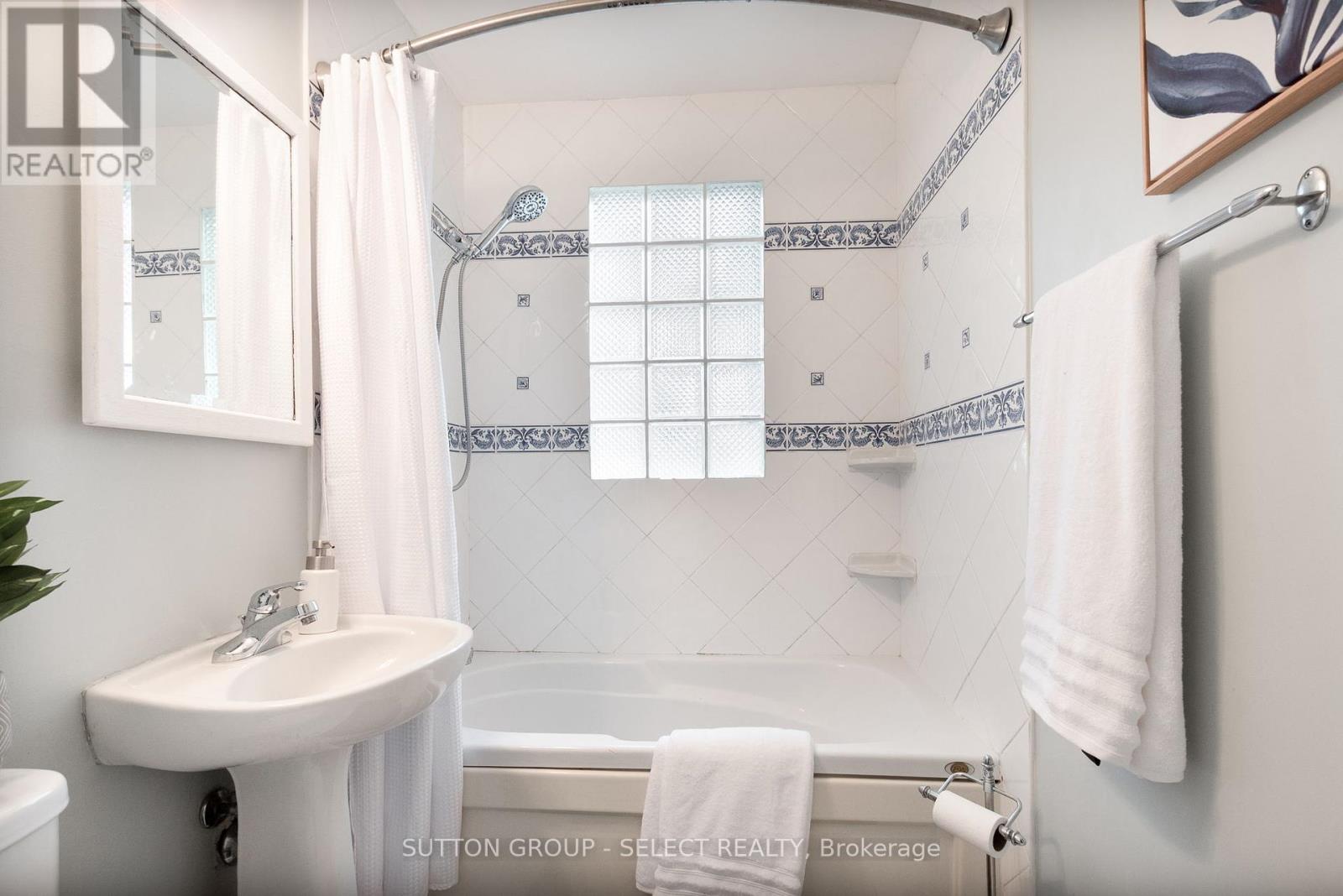 Photo 16 of 570 Kingsway Avenue, London North ON