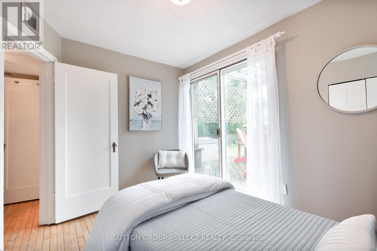 Photo 8 of 570 Kingsway Avenue, London North ON