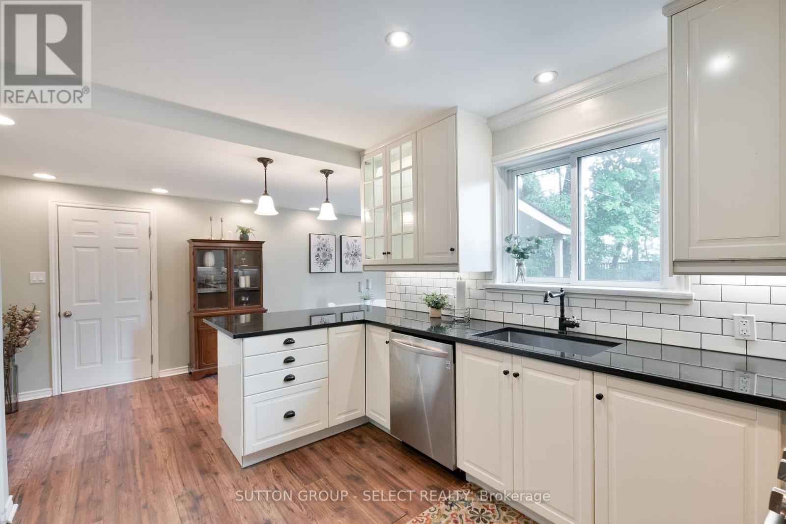 Photo 20 of 570 Kingsway Avenue, London North ON