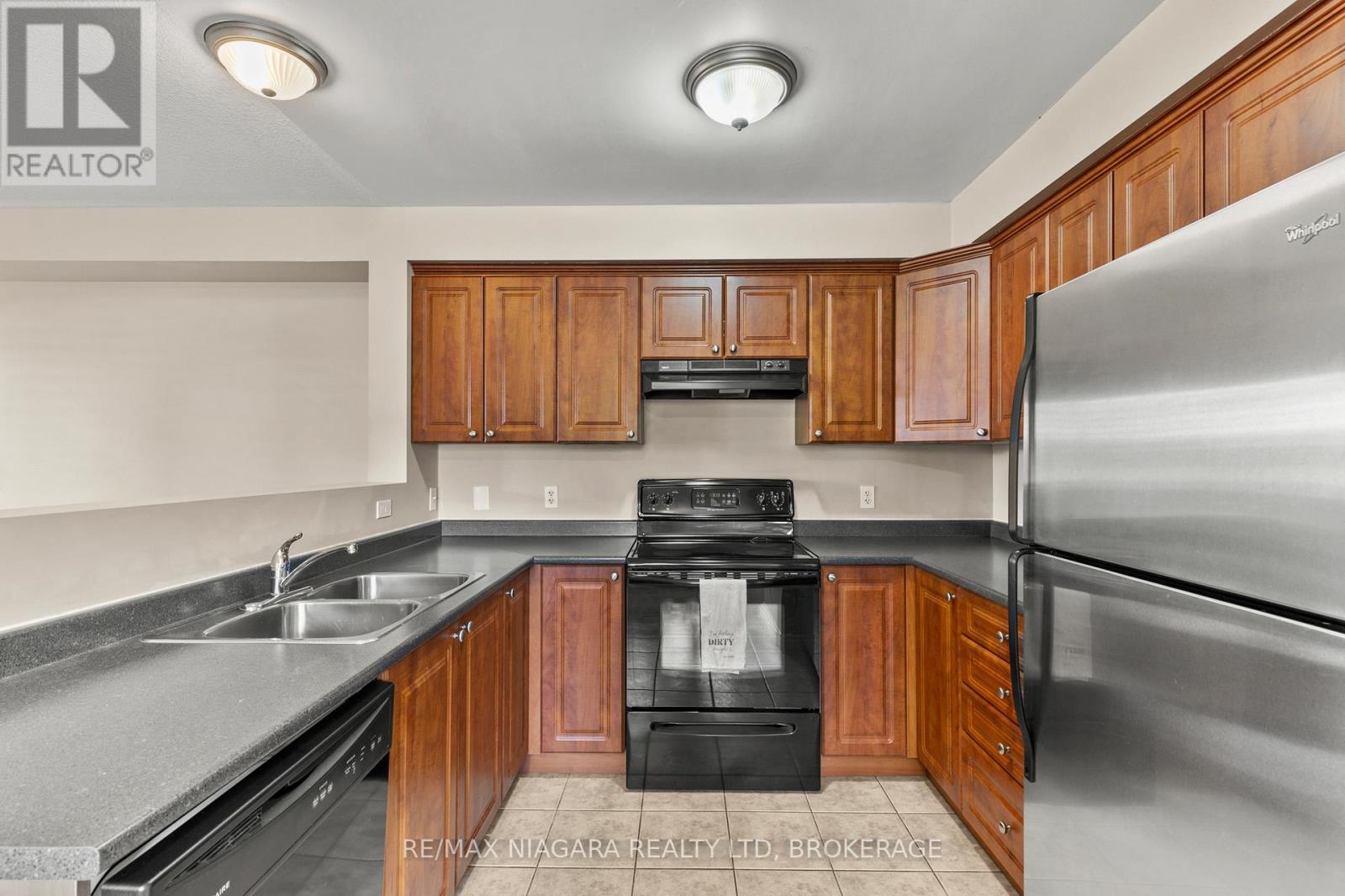 Photo 10 of 6 6263 Valley Way, Niagara Falls ON