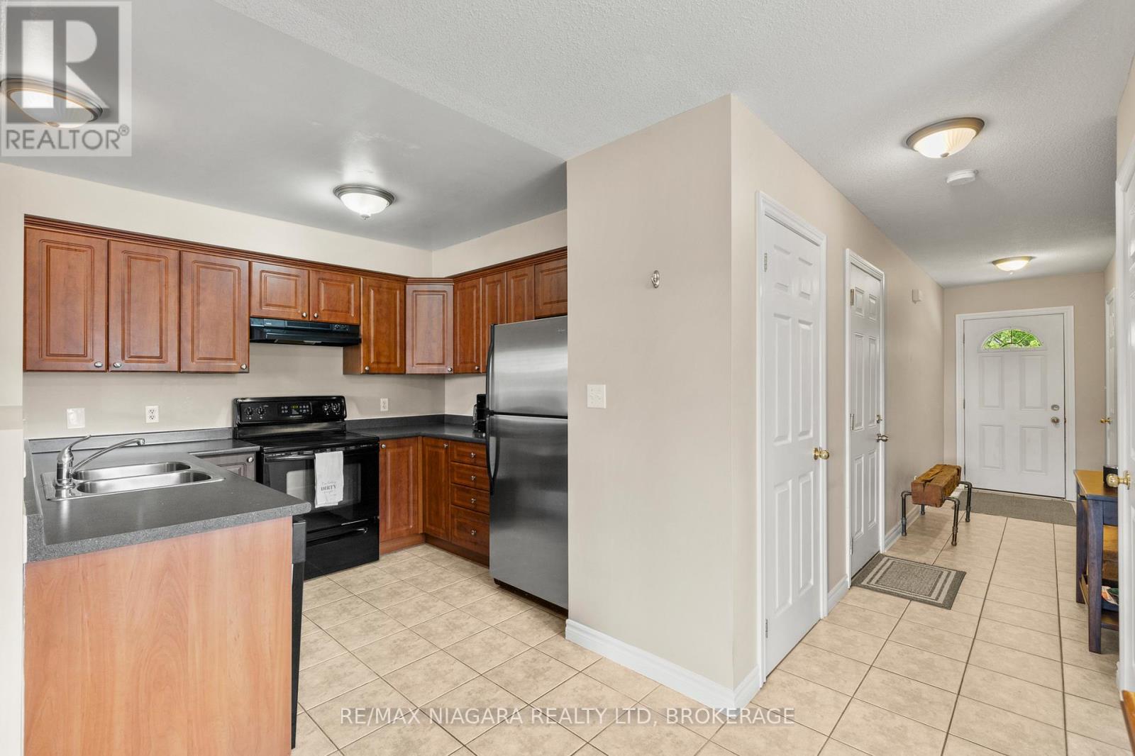 Photo 11 of 6 6263 Valley Way, Niagara Falls ON