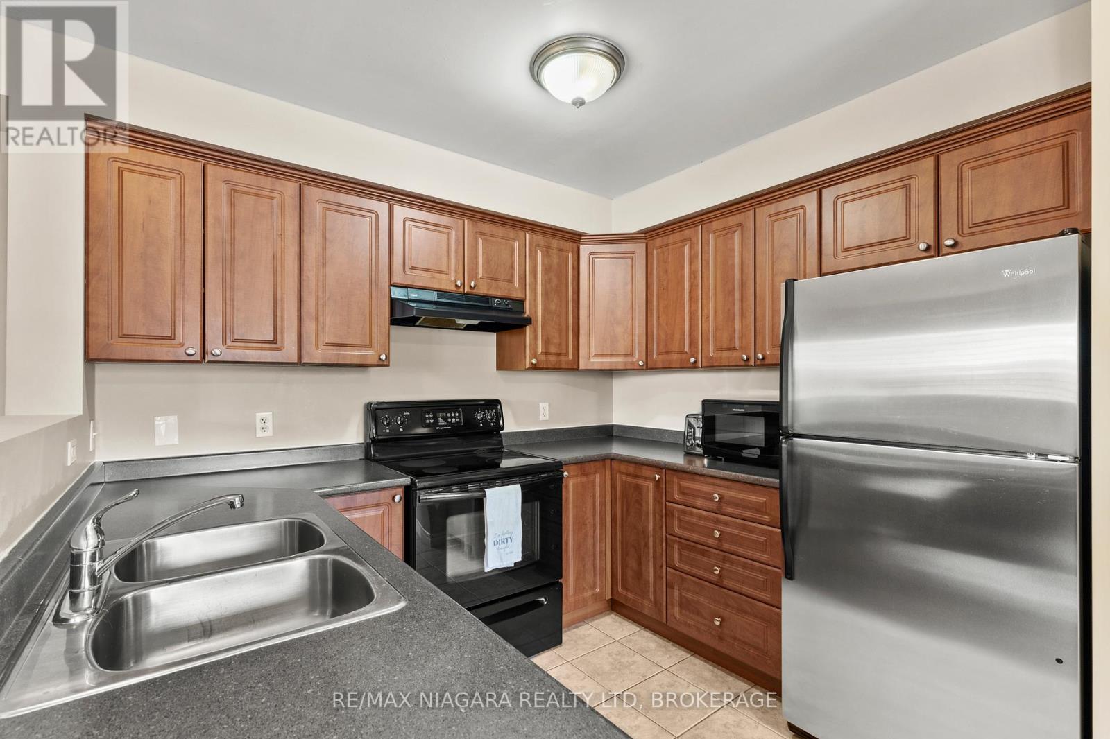 Photo 12 of 6 6263 Valley Way, Niagara Falls ON