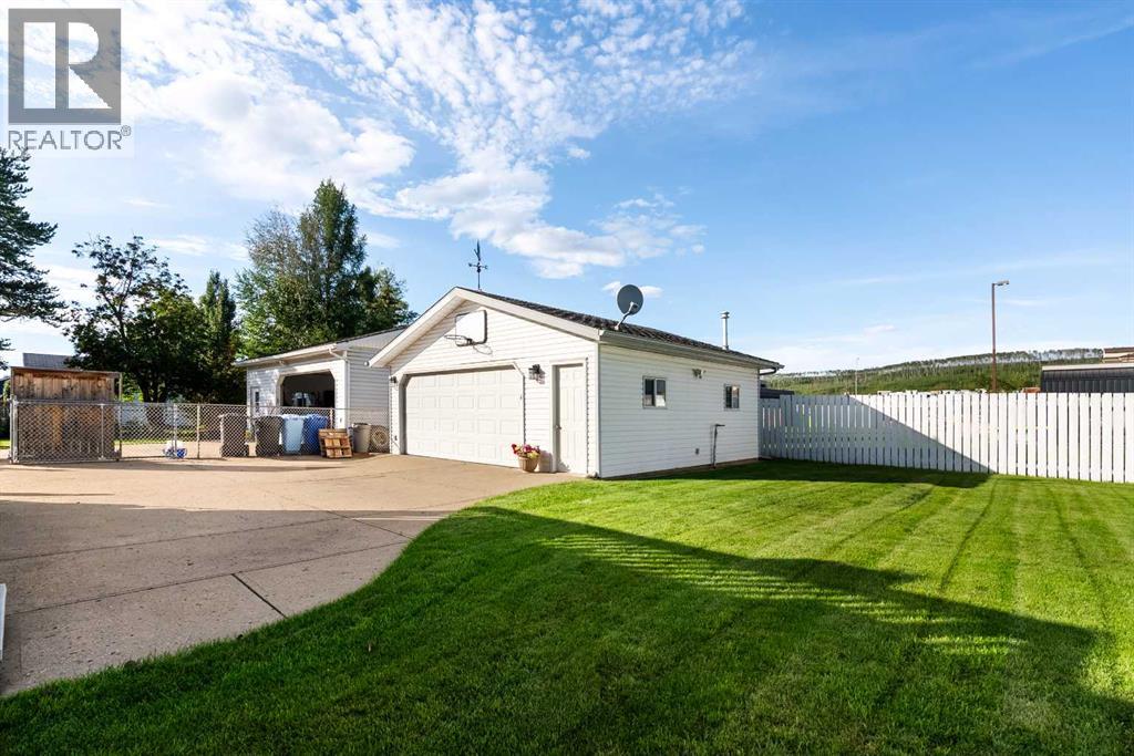 Photo 3 of 9 Bennett Crescent, Fort Mcmurray AB