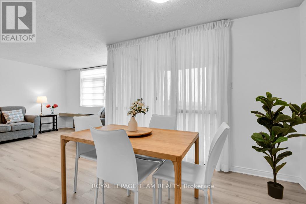 Photo 5 of 904 2871 Richmond Road, Ottawa ON