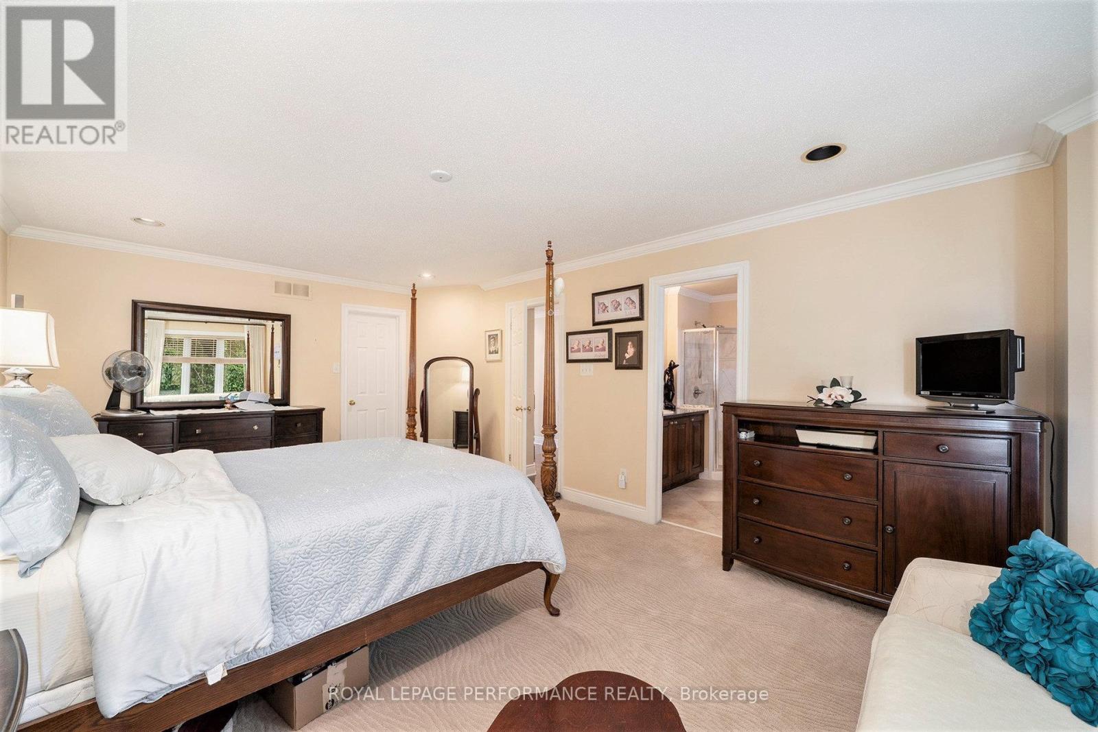 Photo 17 of 21 Berry Glen Street, Ottawa ON