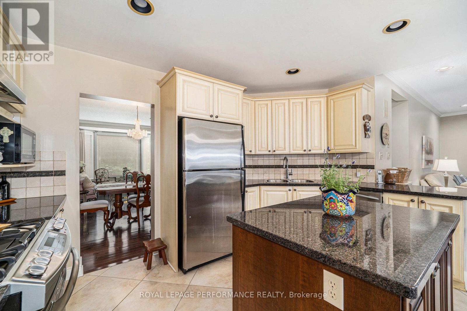 Photo 6 of 21 Berry Glen Street, Ottawa ON