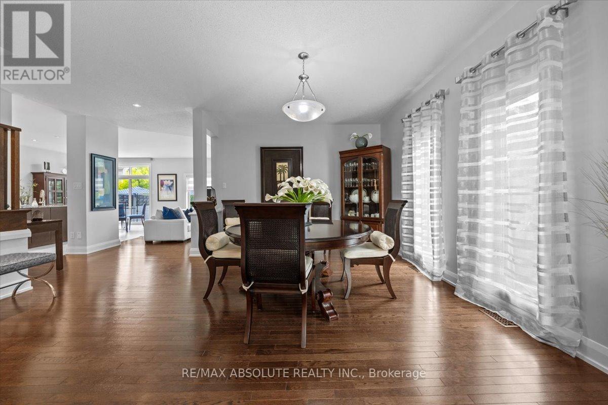 Photo 12 of 706 Bridleglen Crescent, Ottawa ON