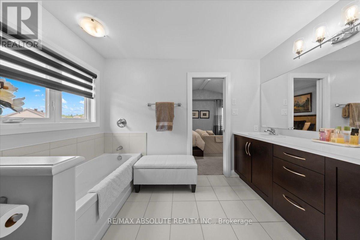 Photo 30 of 706 Bridleglen Crescent, Ottawa ON