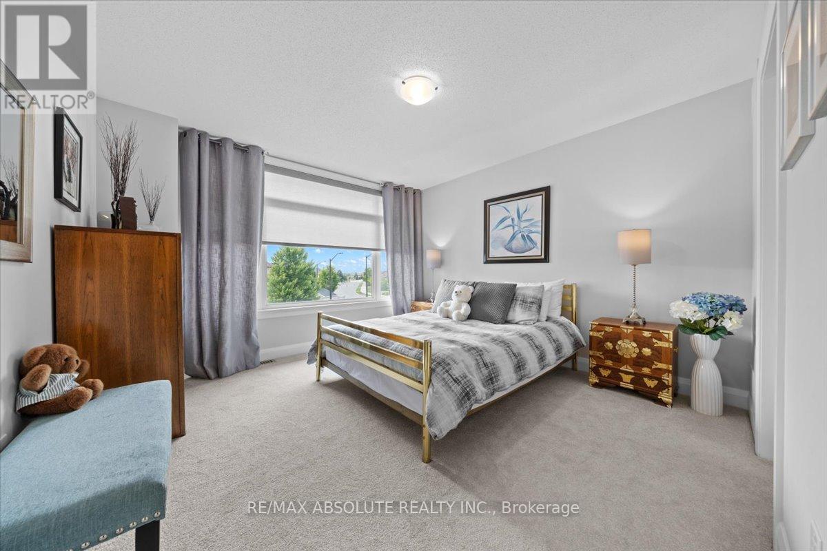 Photo 31 of 706 Bridleglen Crescent, Ottawa ON