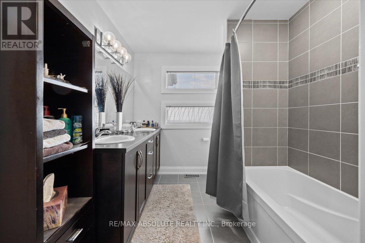 Photo 32 of 706 Bridleglen Crescent, Ottawa ON