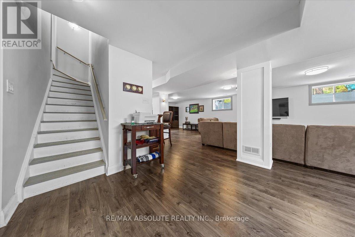 Photo 35 of 706 Bridleglen Crescent, Ottawa ON