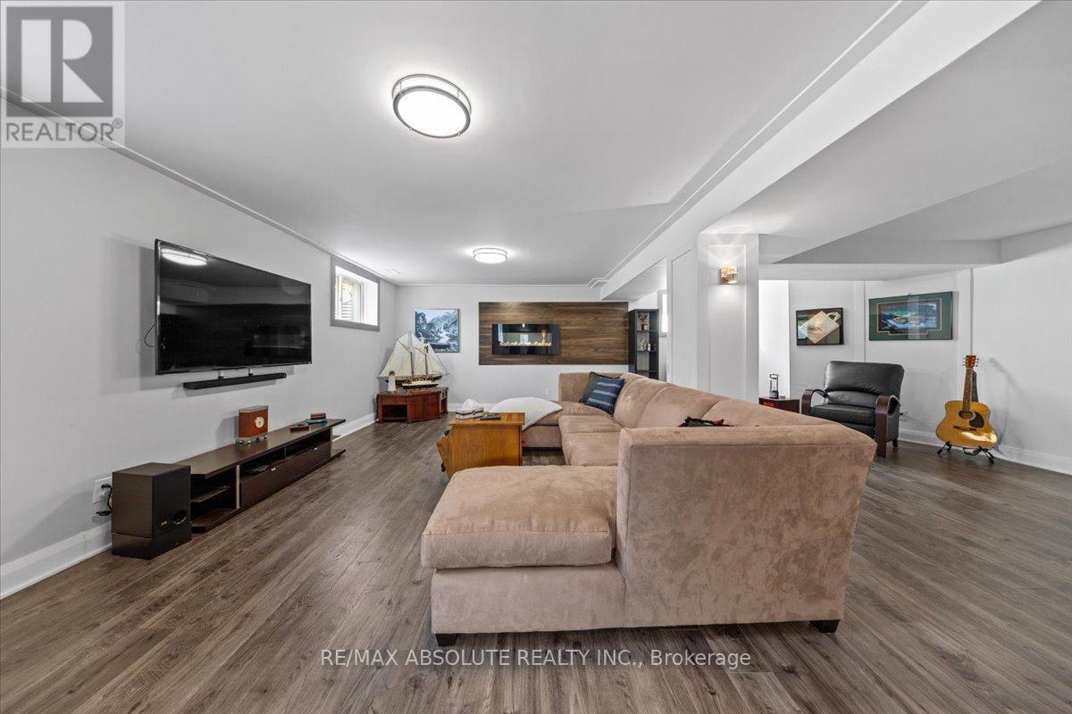 Photo 36 of 706 Bridleglen Crescent, Ottawa ON