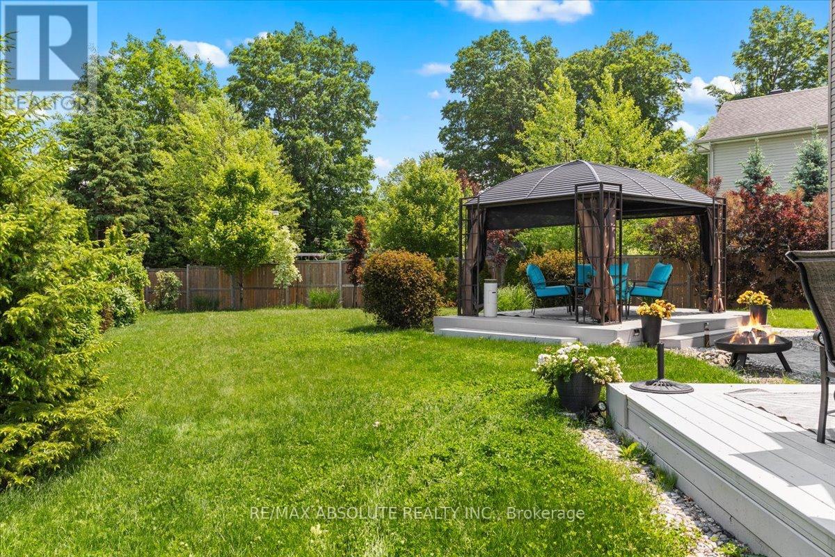 Photo 38 of 706 Bridleglen Crescent, Ottawa ON