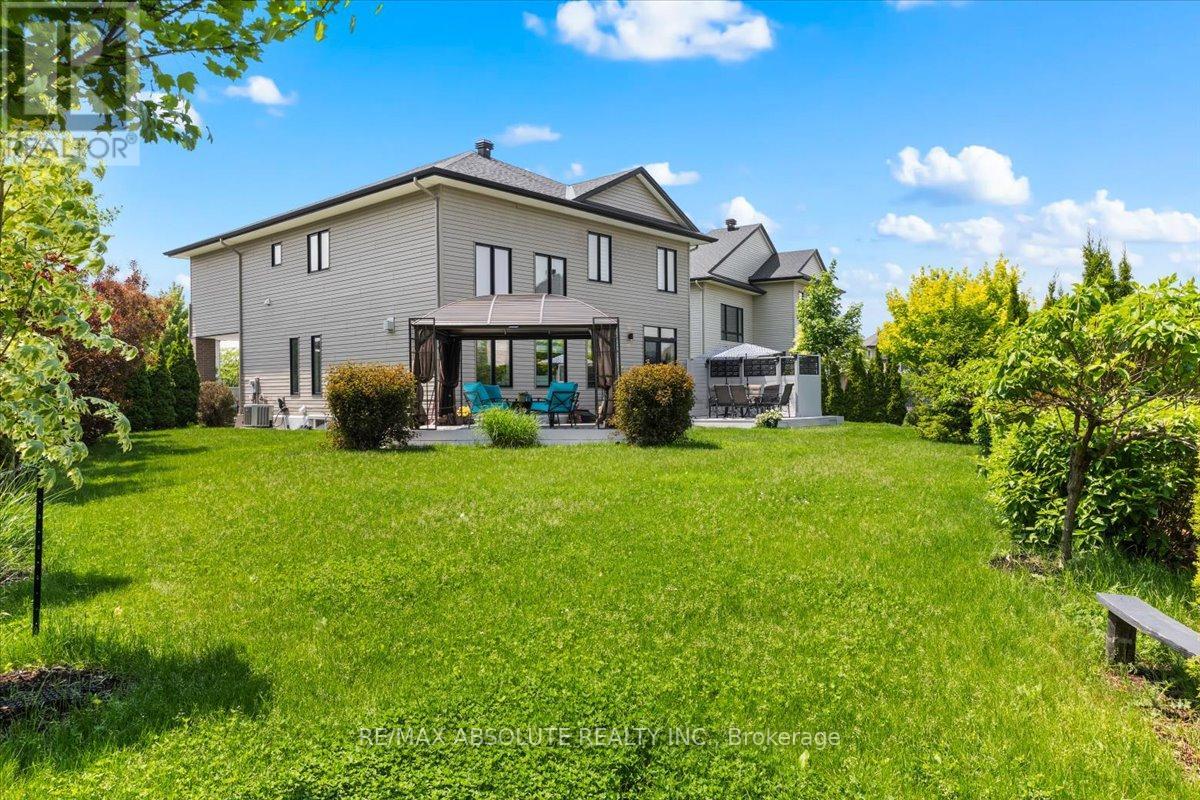 Photo 39 of 706 Bridleglen Crescent, Ottawa ON