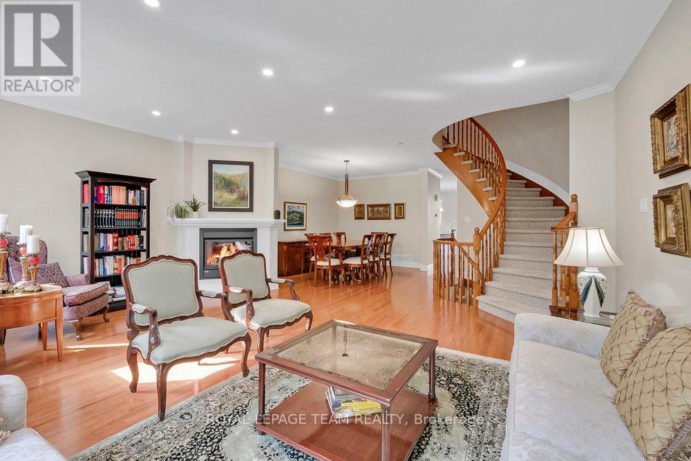 Photo 11 of 6 130 Lanark Avenue, Ottawa ON
