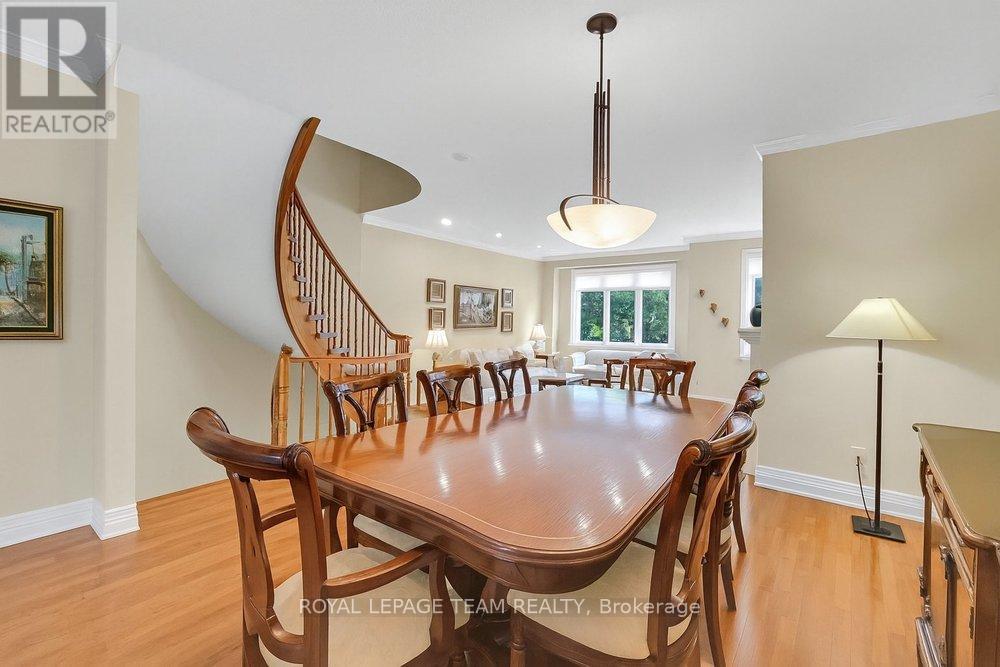 Photo 14 of 6 130 Lanark Avenue, Ottawa ON