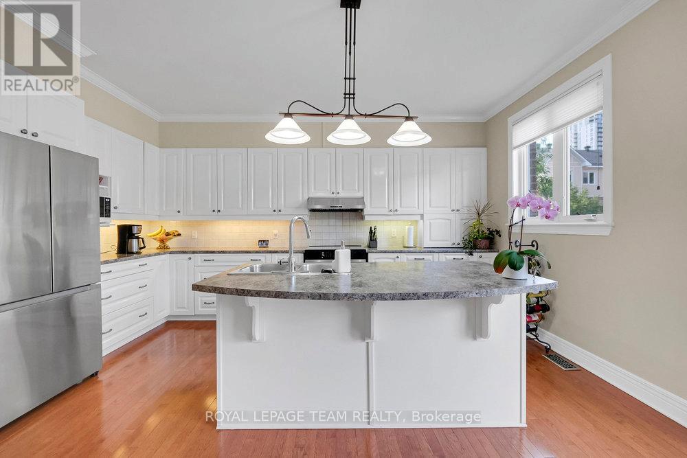 Photo 15 of 6 130 Lanark Avenue, Ottawa ON