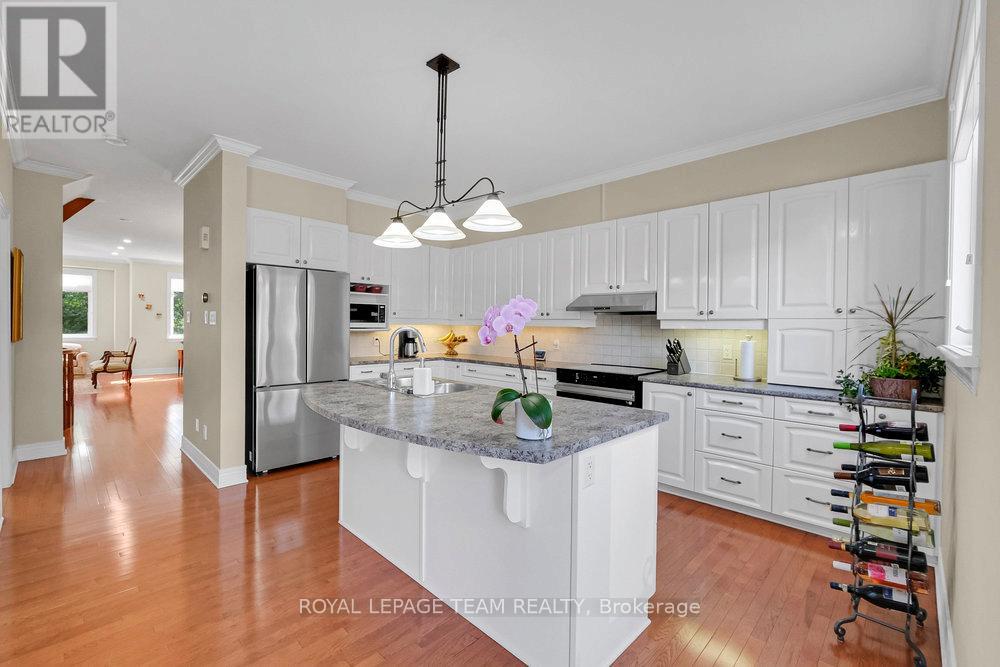 Photo 17 of 6 130 Lanark Avenue, Ottawa ON