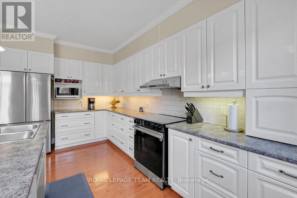 Photo 18 of 6 130 Lanark Avenue, Ottawa ON