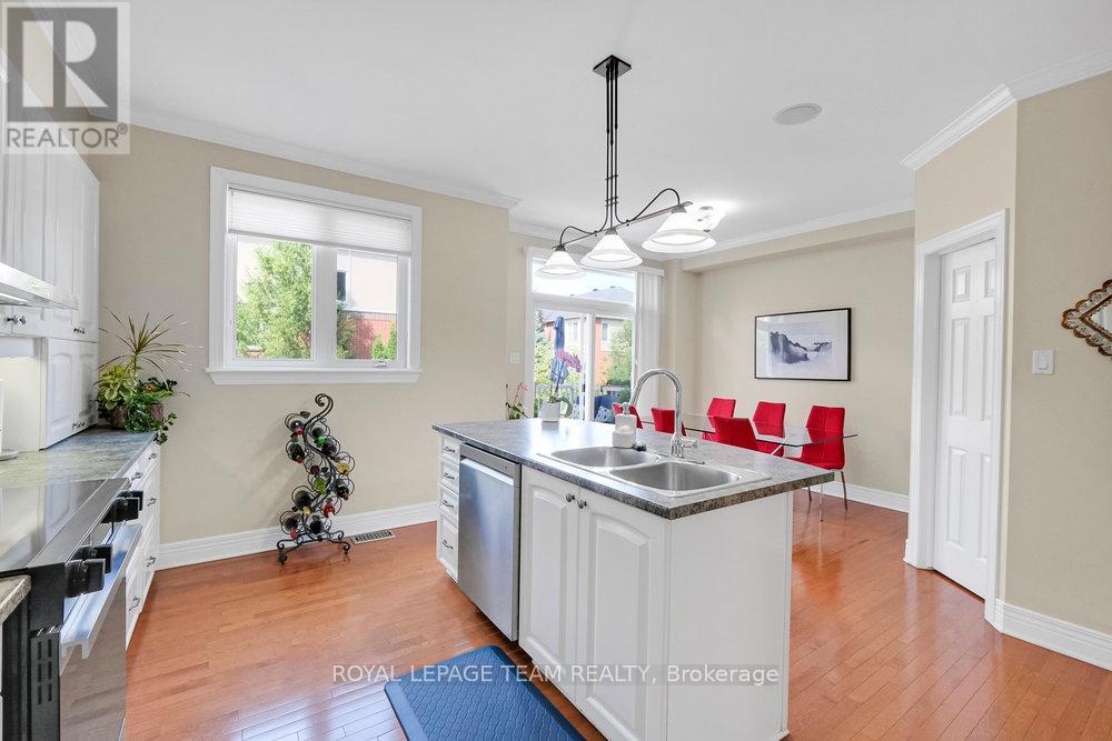 Photo 19 of 6 130 Lanark Avenue, Ottawa ON