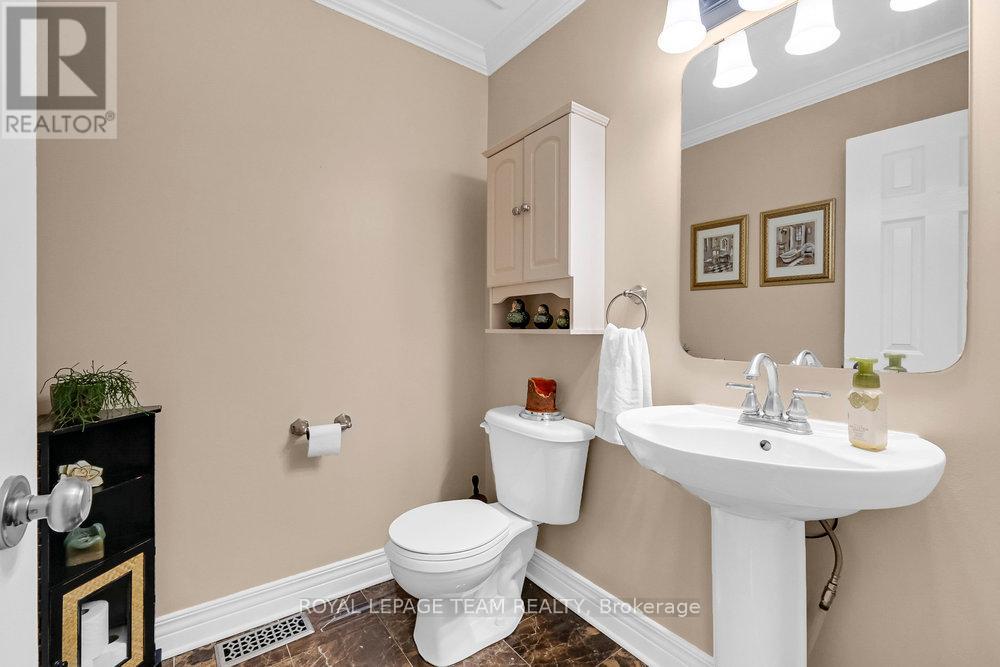 Photo 25 of 6 130 Lanark Avenue, Ottawa ON