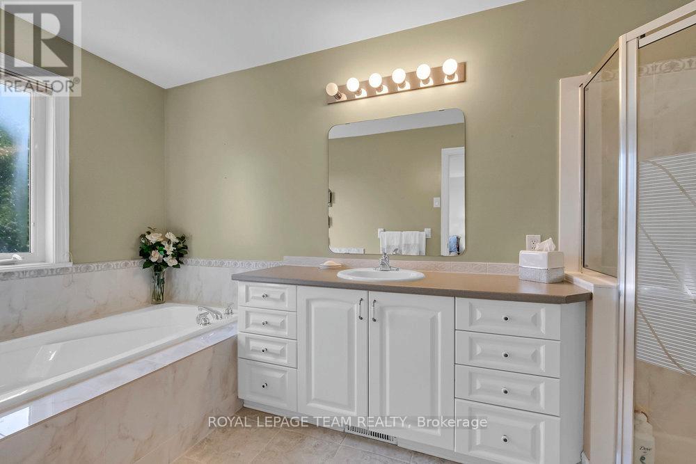 Photo 28 of 6 130 Lanark Avenue, Ottawa ON