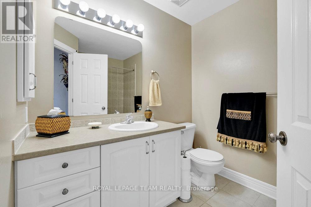 Photo 31 of 6 130 Lanark Avenue, Ottawa ON