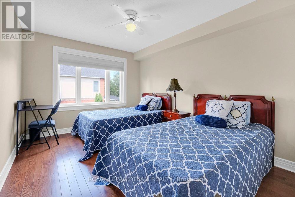 Photo 32 of 6 130 Lanark Avenue, Ottawa ON