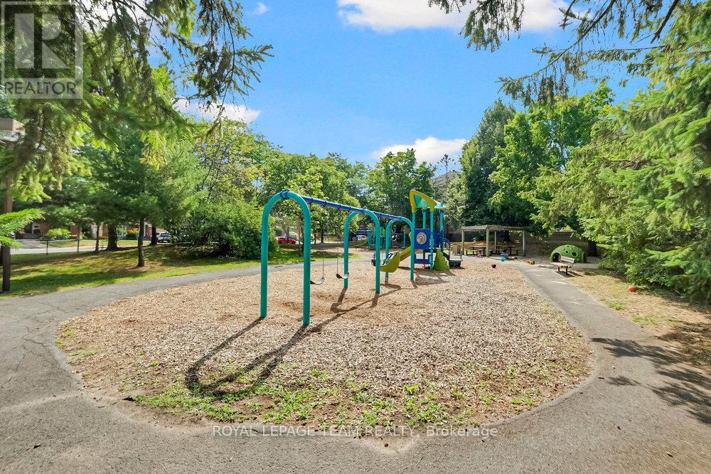 Photo 38 of 6 130 Lanark Avenue, Ottawa ON