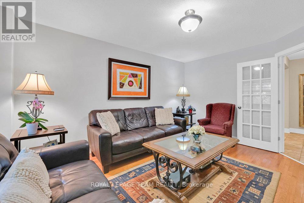 Photo 7 of 6 130 Lanark Avenue, Ottawa ON