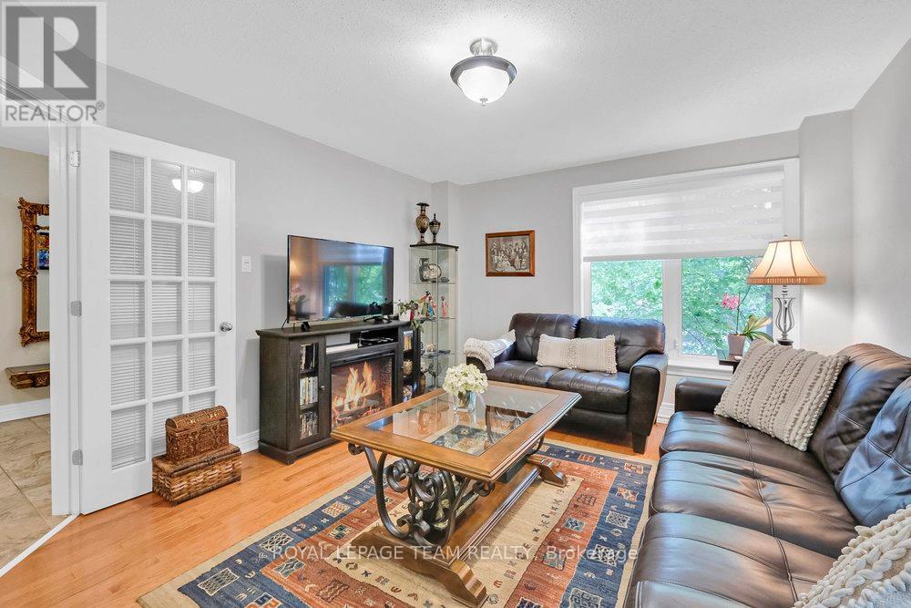 Photo 8 of 6 130 Lanark Avenue, Ottawa ON