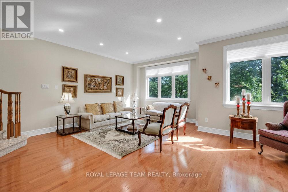 Photo 9 of 6 130 Lanark Avenue, Ottawa ON