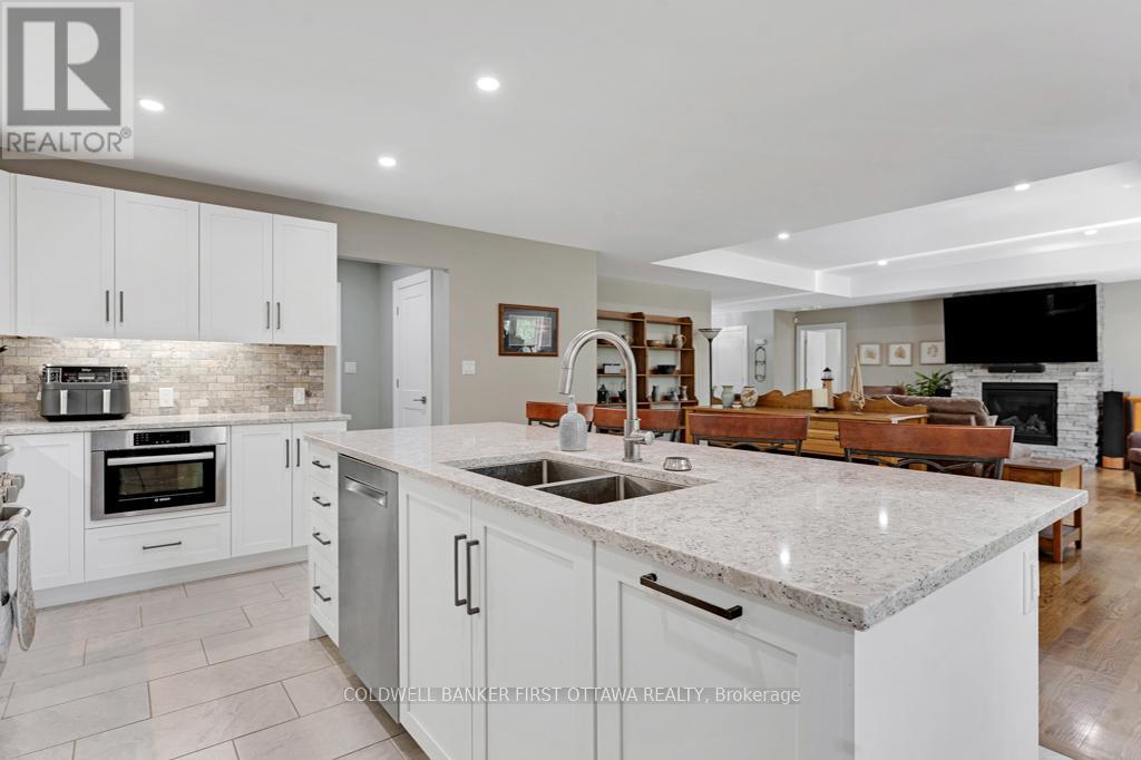 Photo 11 of 22 Rideau Crossing Crescent, North Grenville ON