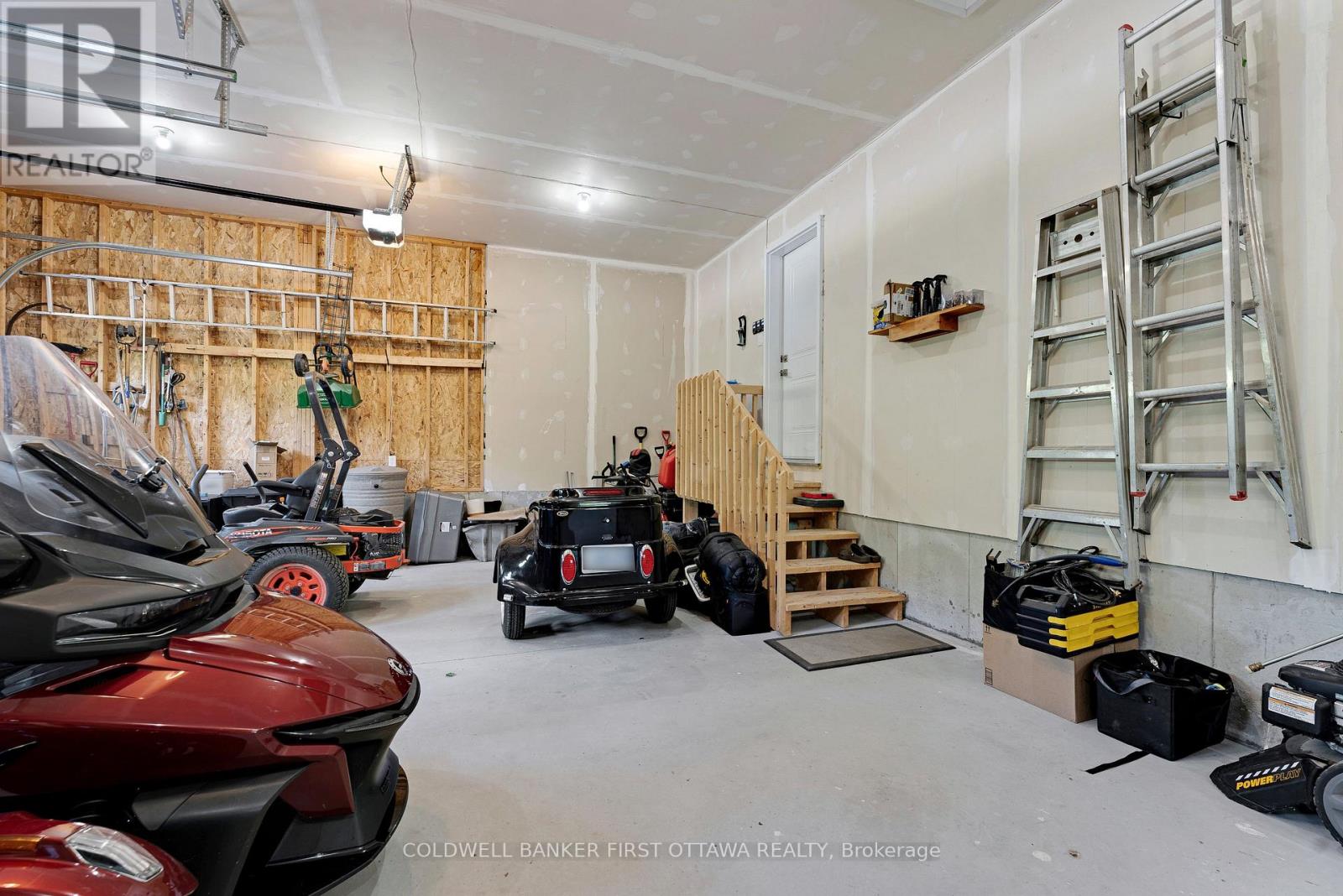 Photo 10 of 22 Rideau Crossing Crescent, North Grenville ON