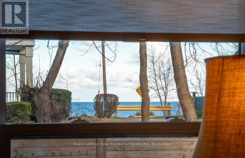 Photo 13 of 4 6th Street, Grimsby ON