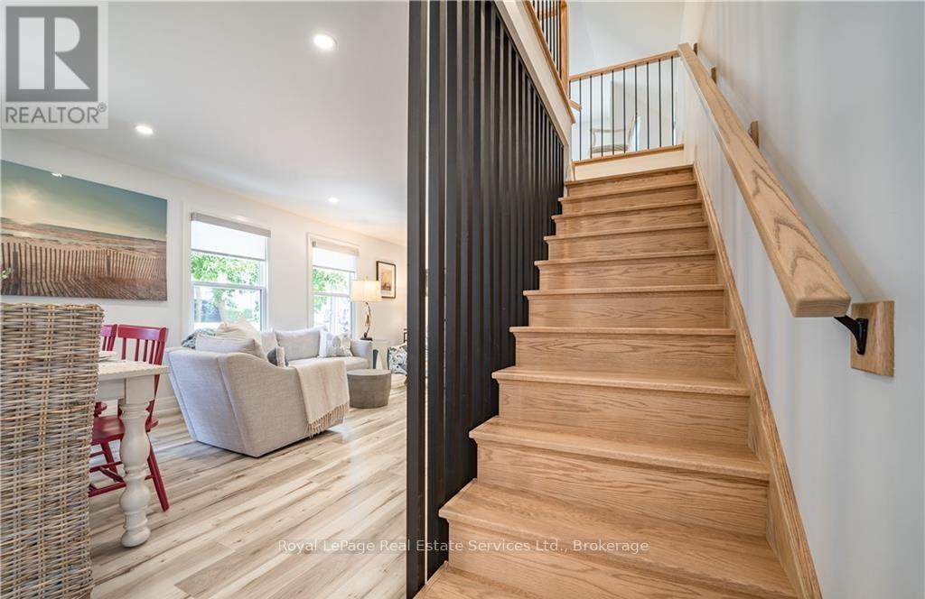 Photo 27 of 4 6th Street, Grimsby ON