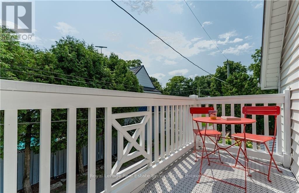 Photo 38 of 4 6th Street, Grimsby ON