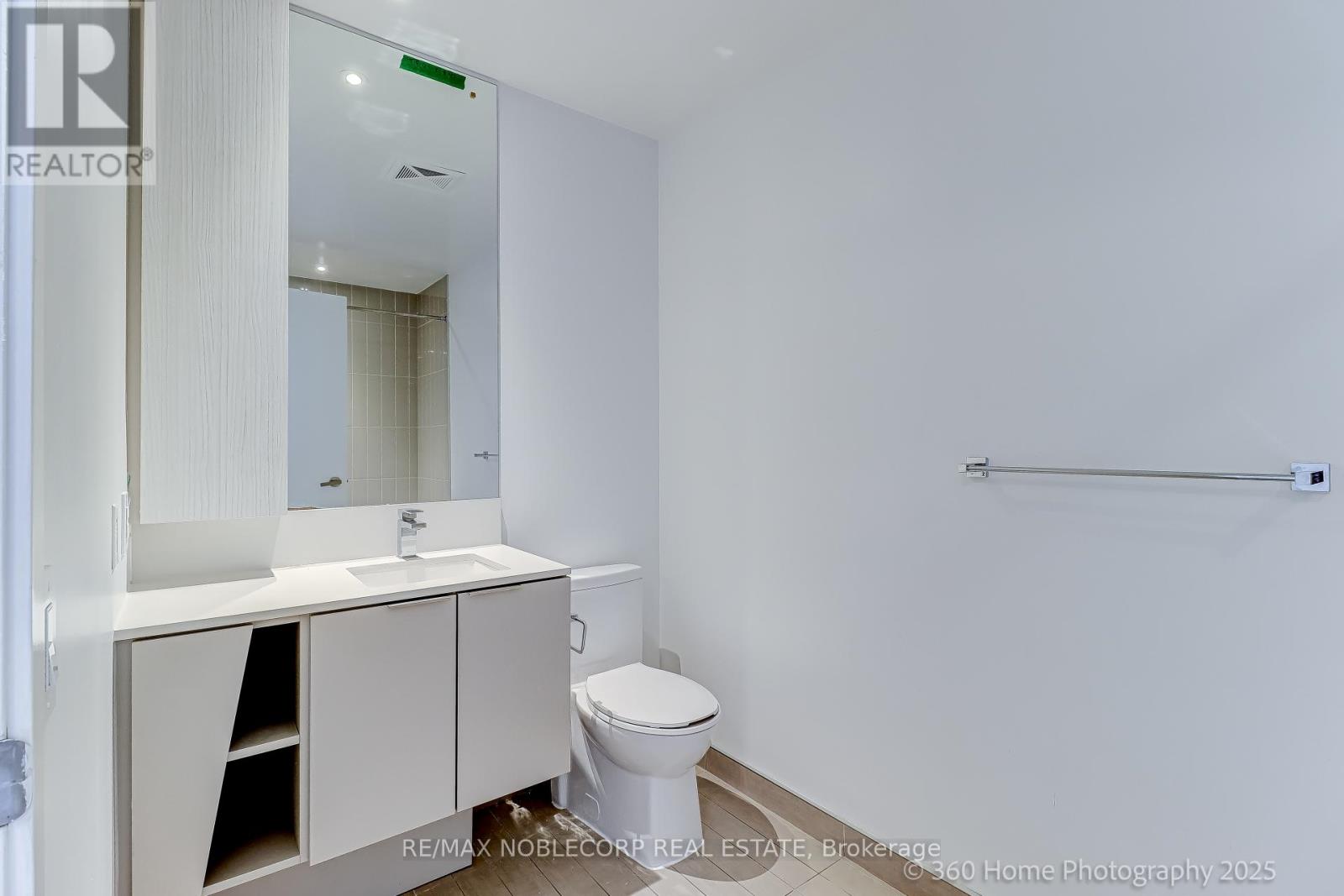 Photo 6 of 2912 3900 Confederation Parkway, Mississauga ON
