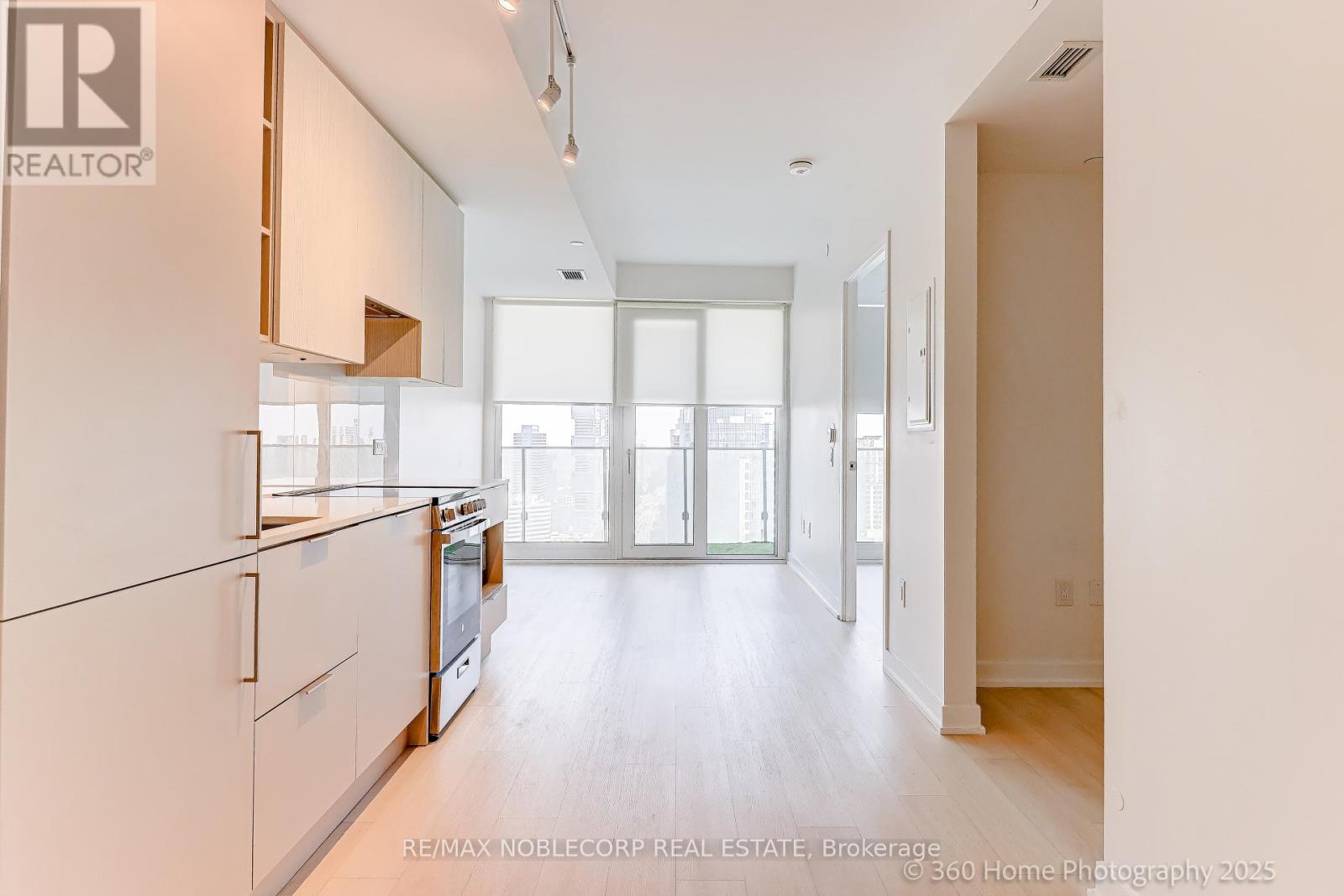 Photo 11 of 2912 3900 Confederation Parkway, Mississauga ON