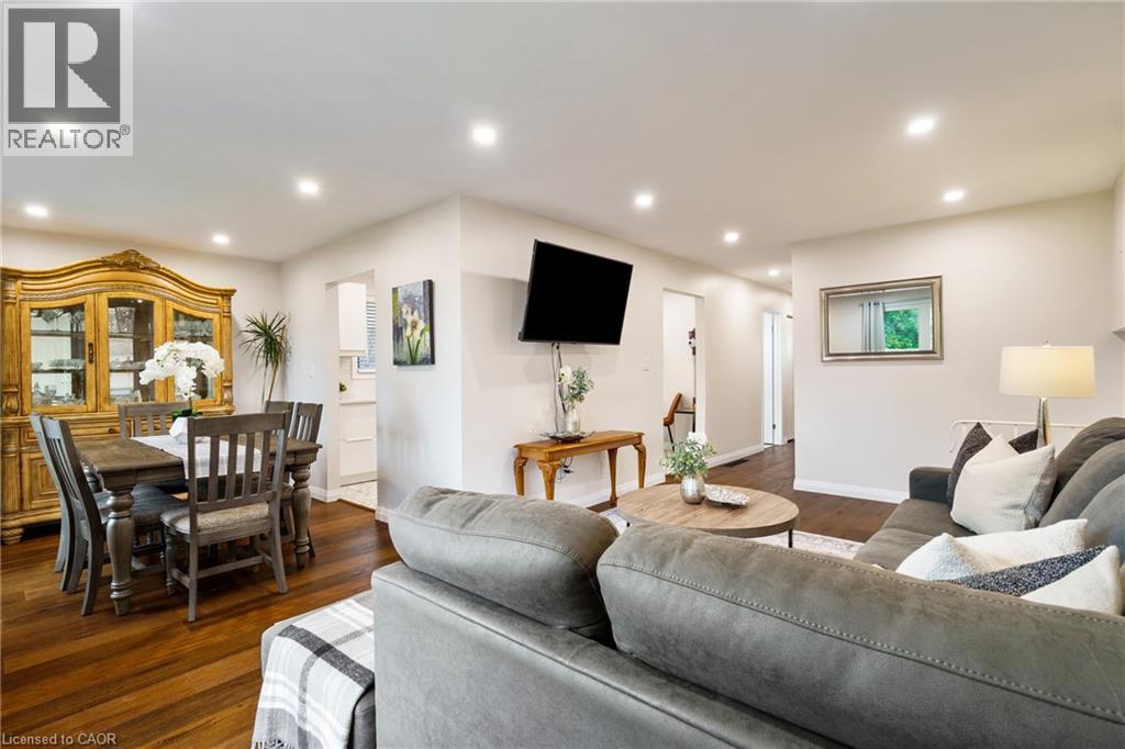 Photo 10 of 444 Queen Victoria Drive, Hamilton ON