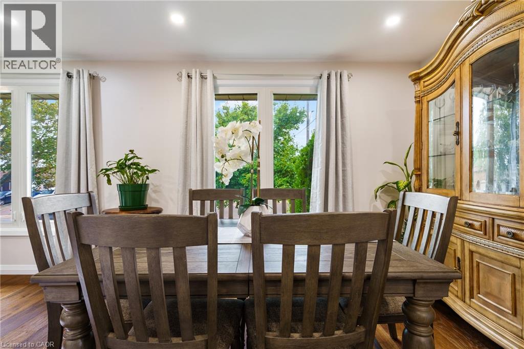 Photo 14 of 444 Queen Victoria Drive, Hamilton ON