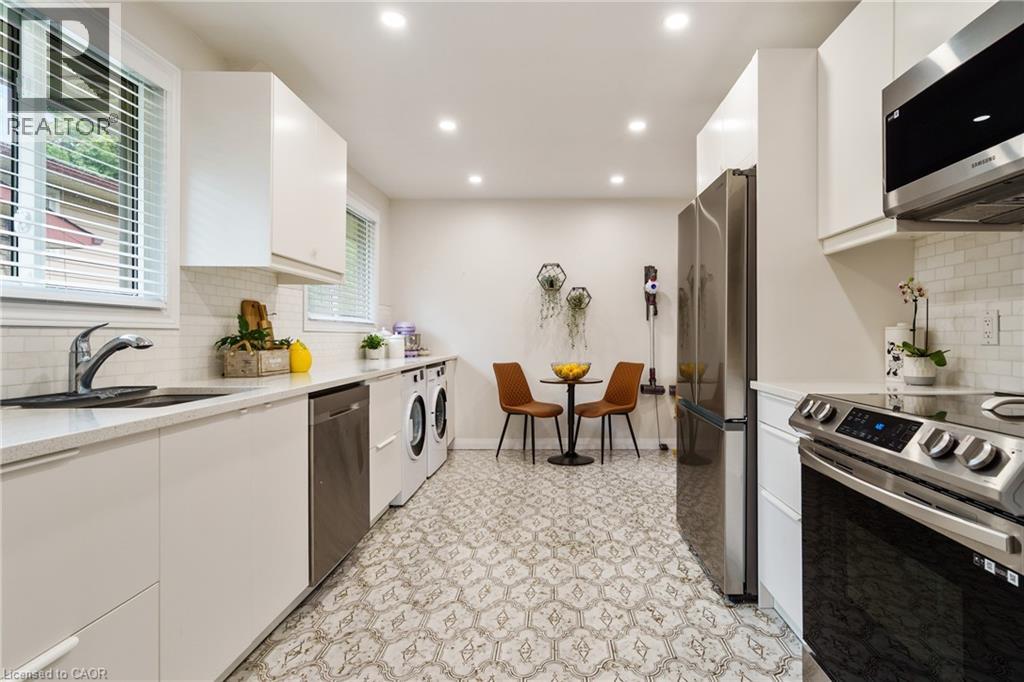 Photo 15 of 444 Queen Victoria Drive, Hamilton ON
