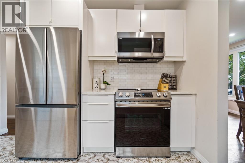 Photo 16 of 444 Queen Victoria Drive, Hamilton ON