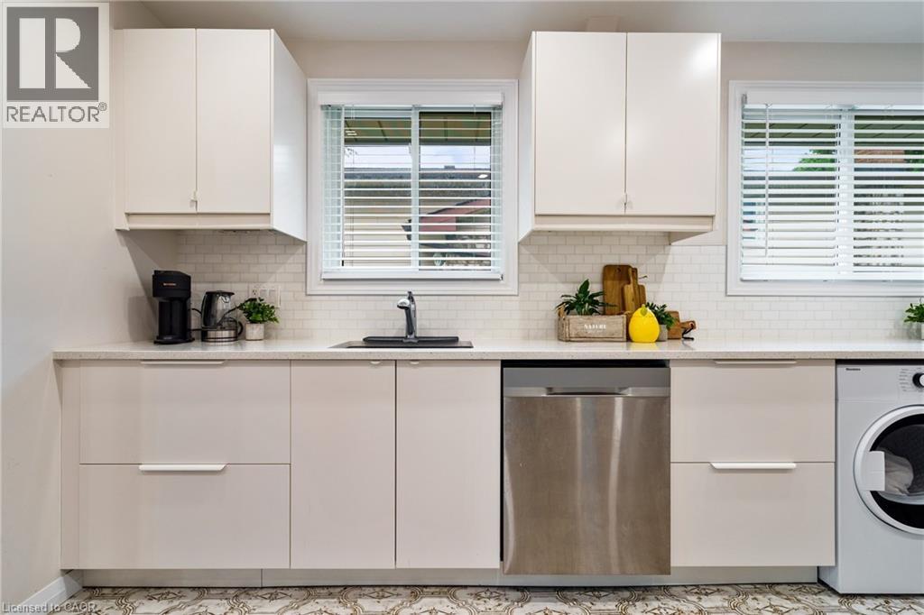 Photo 17 of 444 Queen Victoria Drive, Hamilton ON