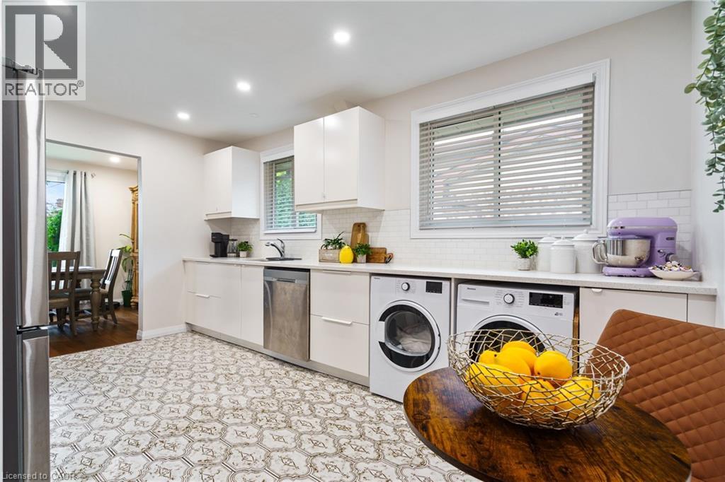 Photo 20 of 444 Queen Victoria Drive, Hamilton ON
