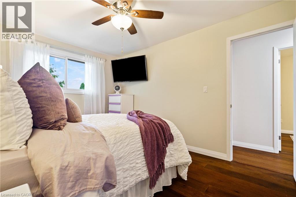 Photo 24 of 444 Queen Victoria Drive, Hamilton ON