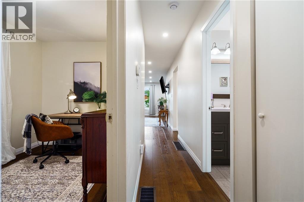 Photo 26 of 444 Queen Victoria Drive, Hamilton ON